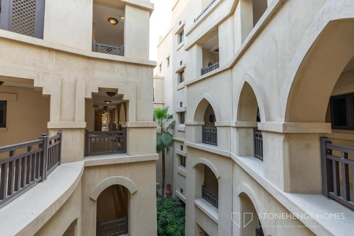 Lux & Cozy 1 Bedroom Apartment Steps Away From Burj Khalifa & Dubai Mall