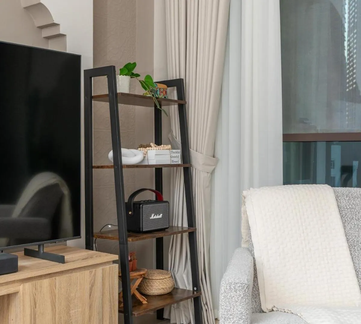 Lux 1 Bedroom Apartment Steps Away From Burj Khalifa & Dubai Mall