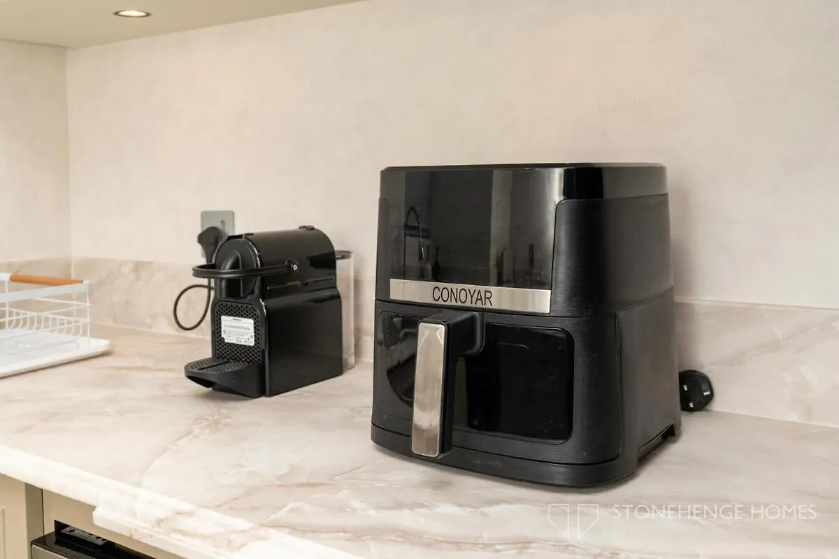 Lux & Cozy 1 Bedroom Apartment Steps Away From Burj Khalifa & Dubai Mall