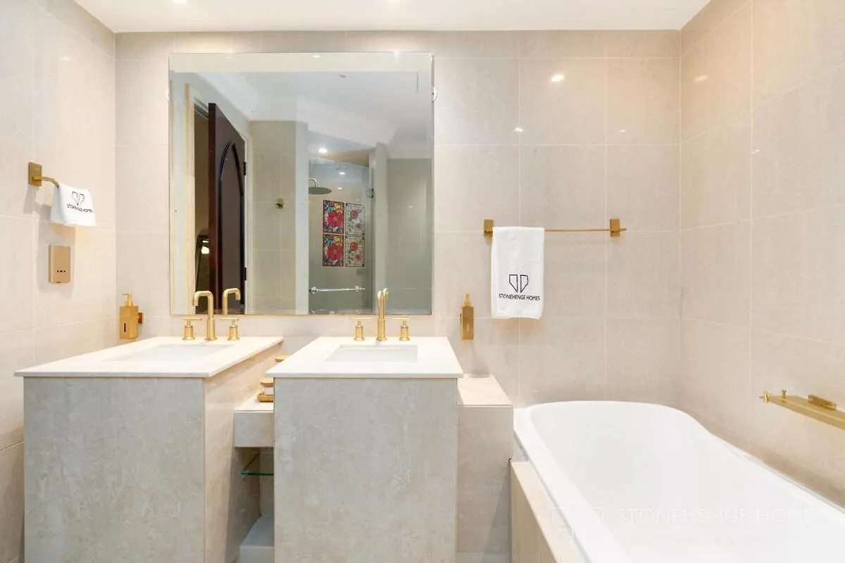 Lux & Cozy 1 Bedroom Apartment Steps Away From Burj Khalifa & Dubai Mall