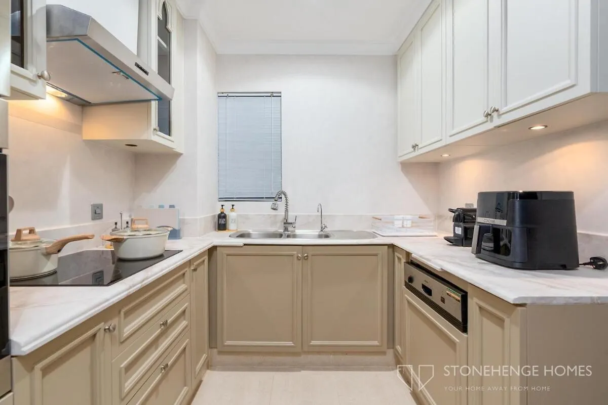 Lux & Cozy 1 Bedroom Apartment Steps Away From Burj Khalifa & Dubai Mall