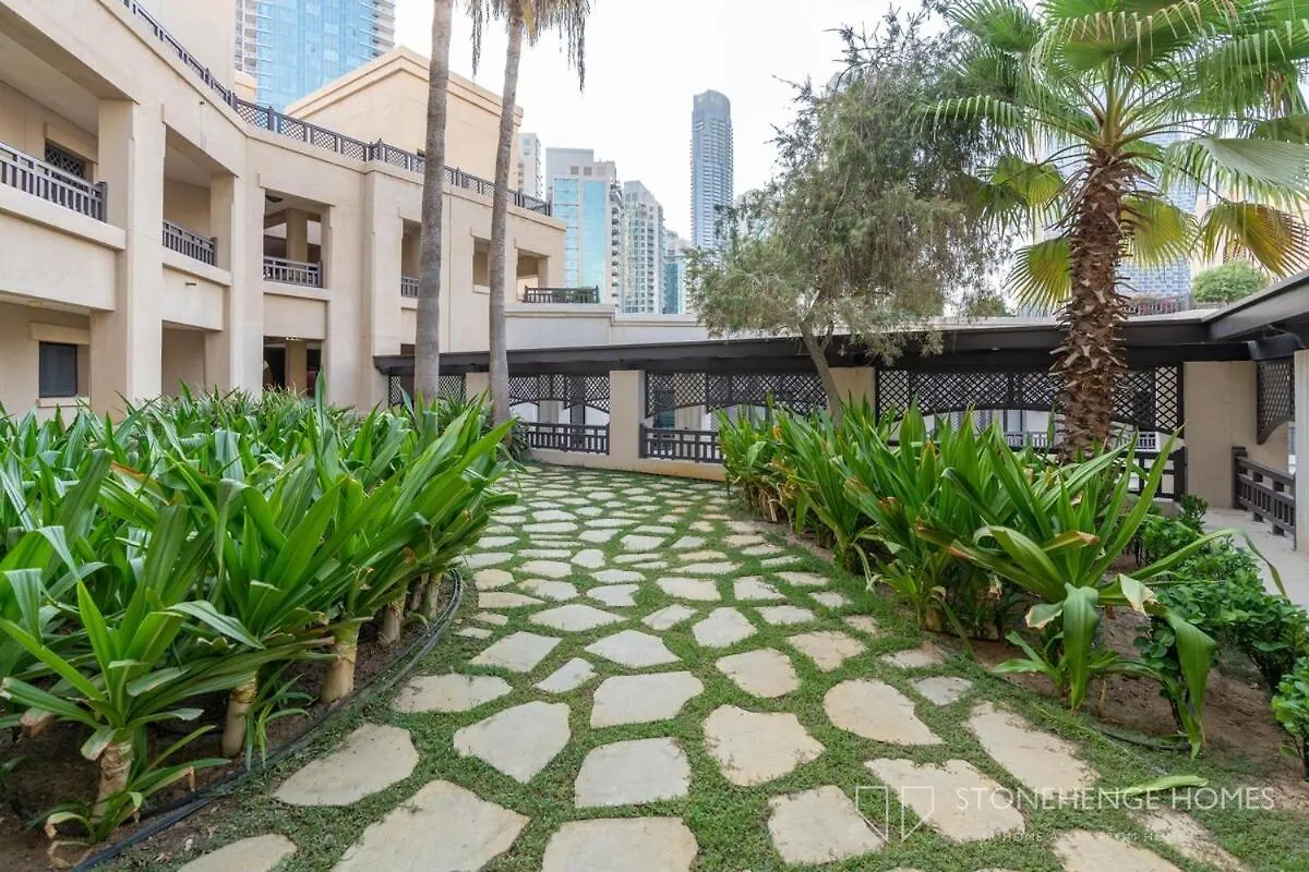 Lux & Cozy 1 Bedroom Apartment Steps Away From Burj Khalifa & Dubai Mall