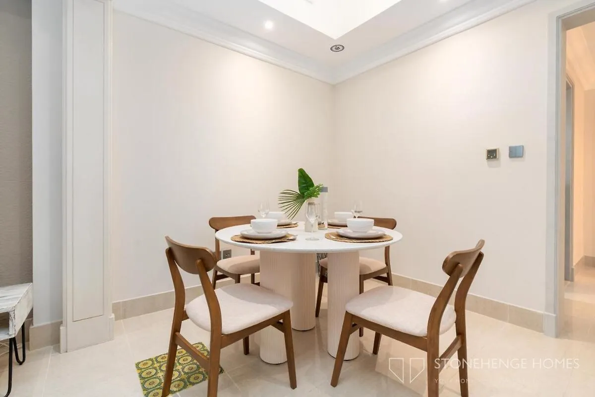 Lux & Cozy 1 Bedroom Apartment Steps Away From Burj Khalifa & Dubai Mall
