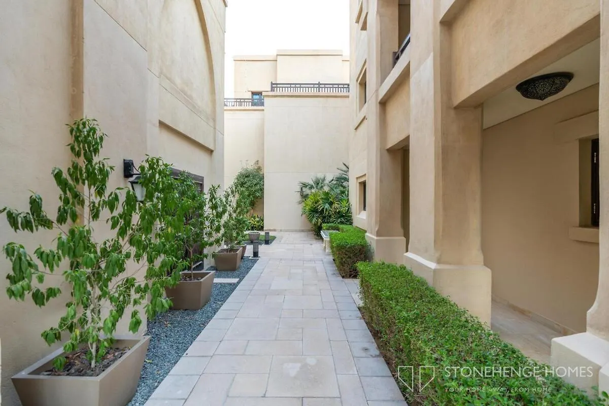 Lux & Cozy 1 Bedroom Apartment Steps Away From Burj Khalifa & Dubai Mall