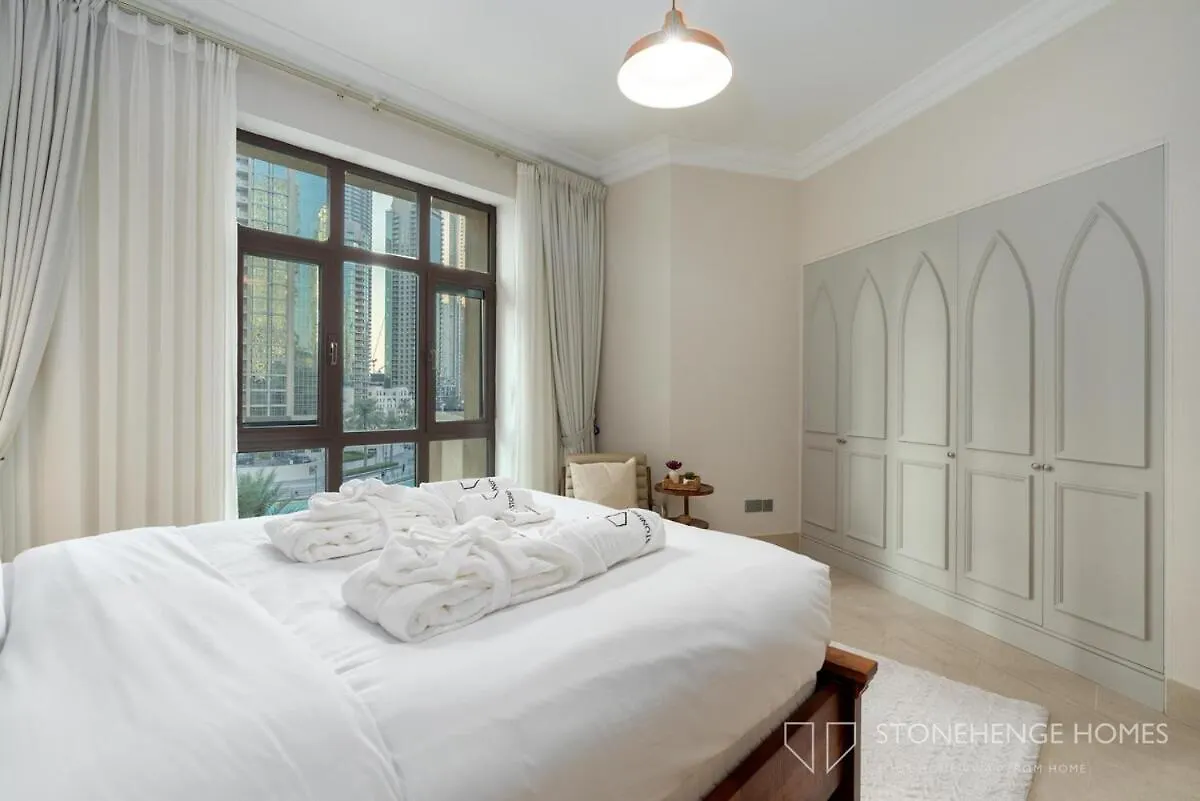 Lux & Cozy 1 Bedroom Apartment Steps Away From Burj Khalifa & Dubai Mall