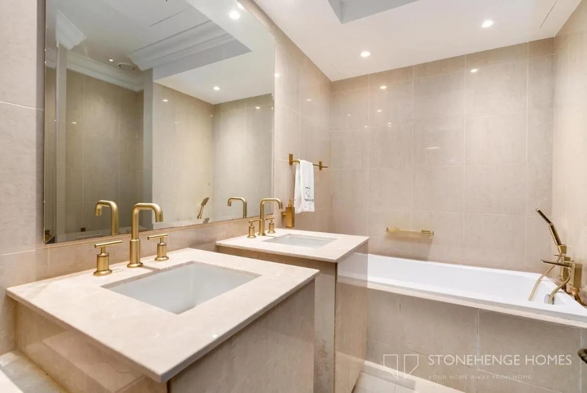 Lux & Cozy 1 Bedroom Apartment Steps Away From Burj Khalifa & Dubai Mall
